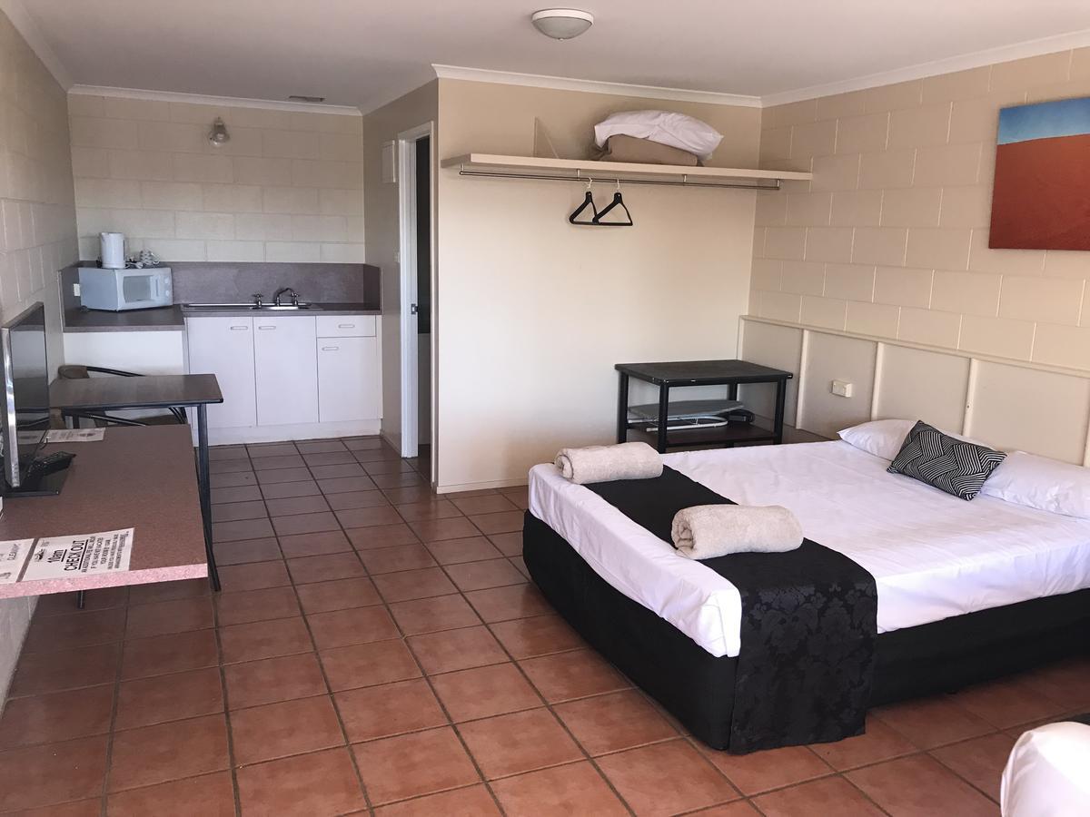 Longreach Most Central Motel Exterior foto