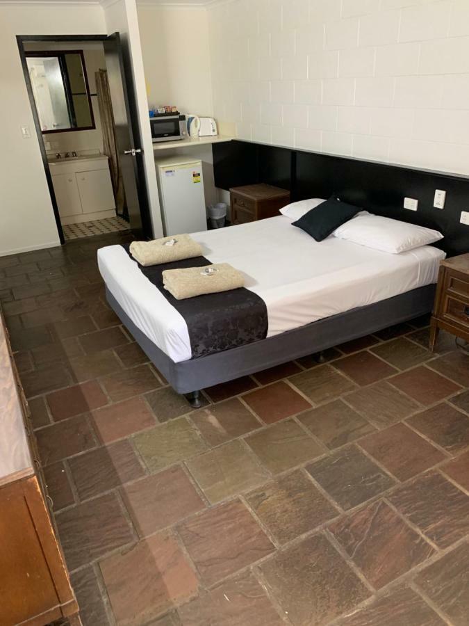 Longreach Most Central Motel Exterior foto